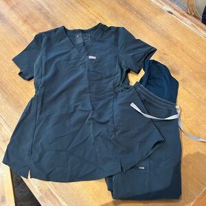 FIGS Maternity XS Set